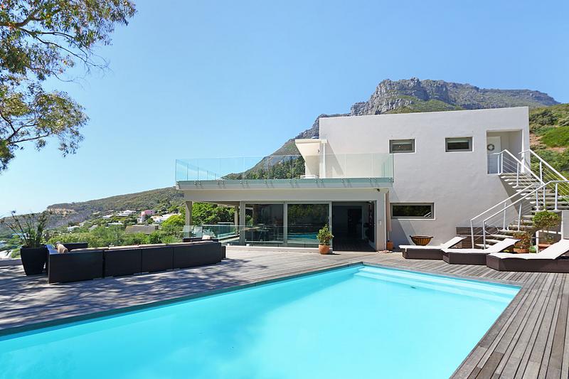 To Let 8 Bedroom Property for Rent in Llandudno Western Cape